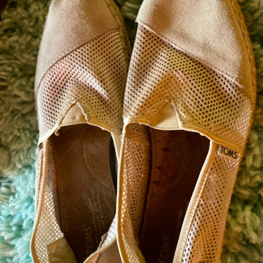Toms
